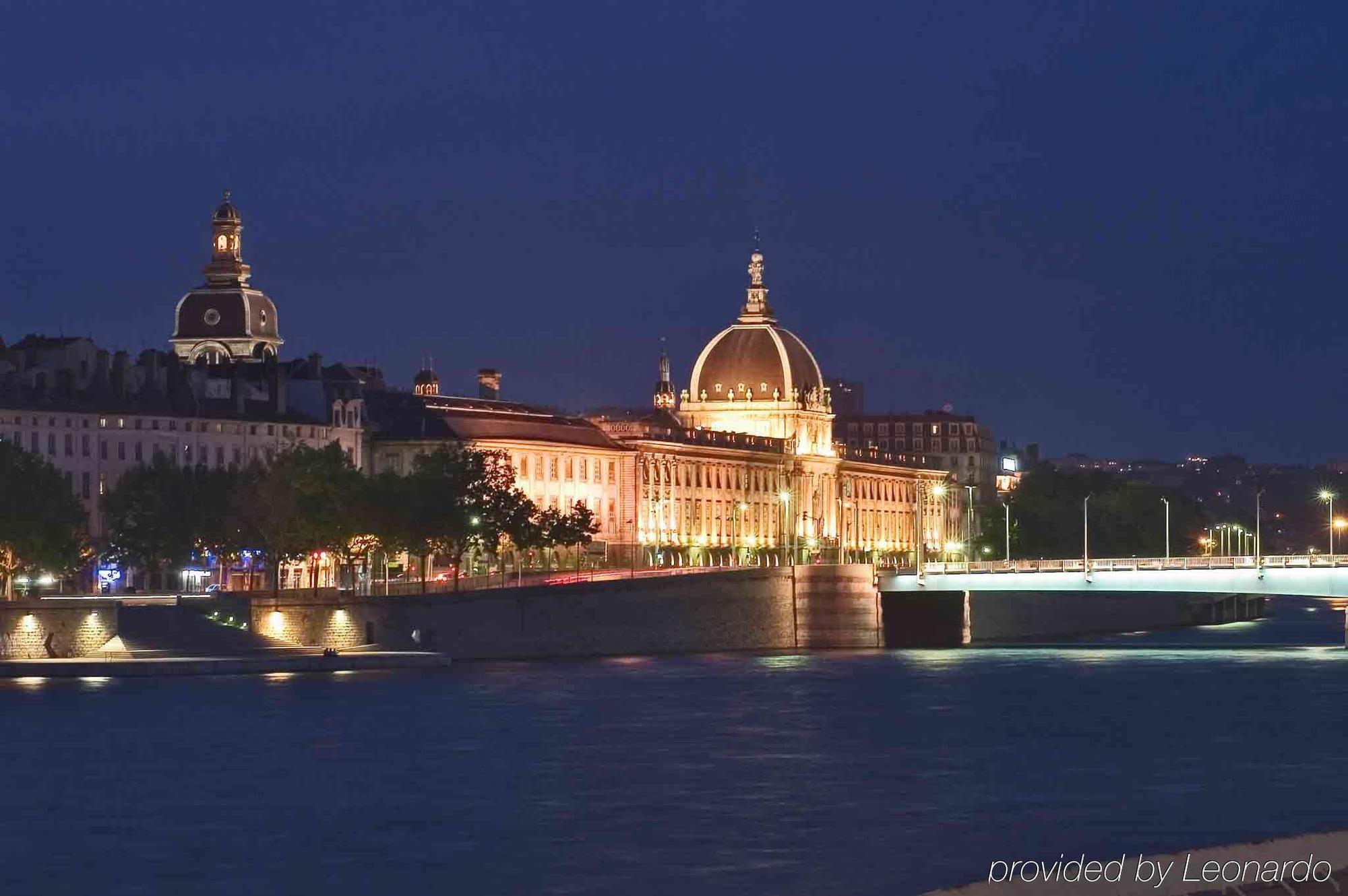Hotel Mercure Lyon Centre Lumiere Екстериор снимка